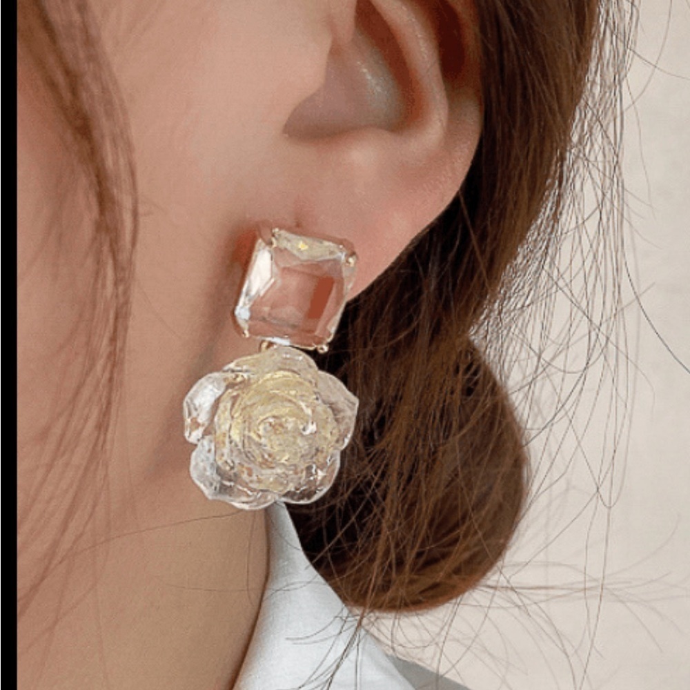 Rose Petals Quartz’s And Resin Earrings With Gold Accents NWT